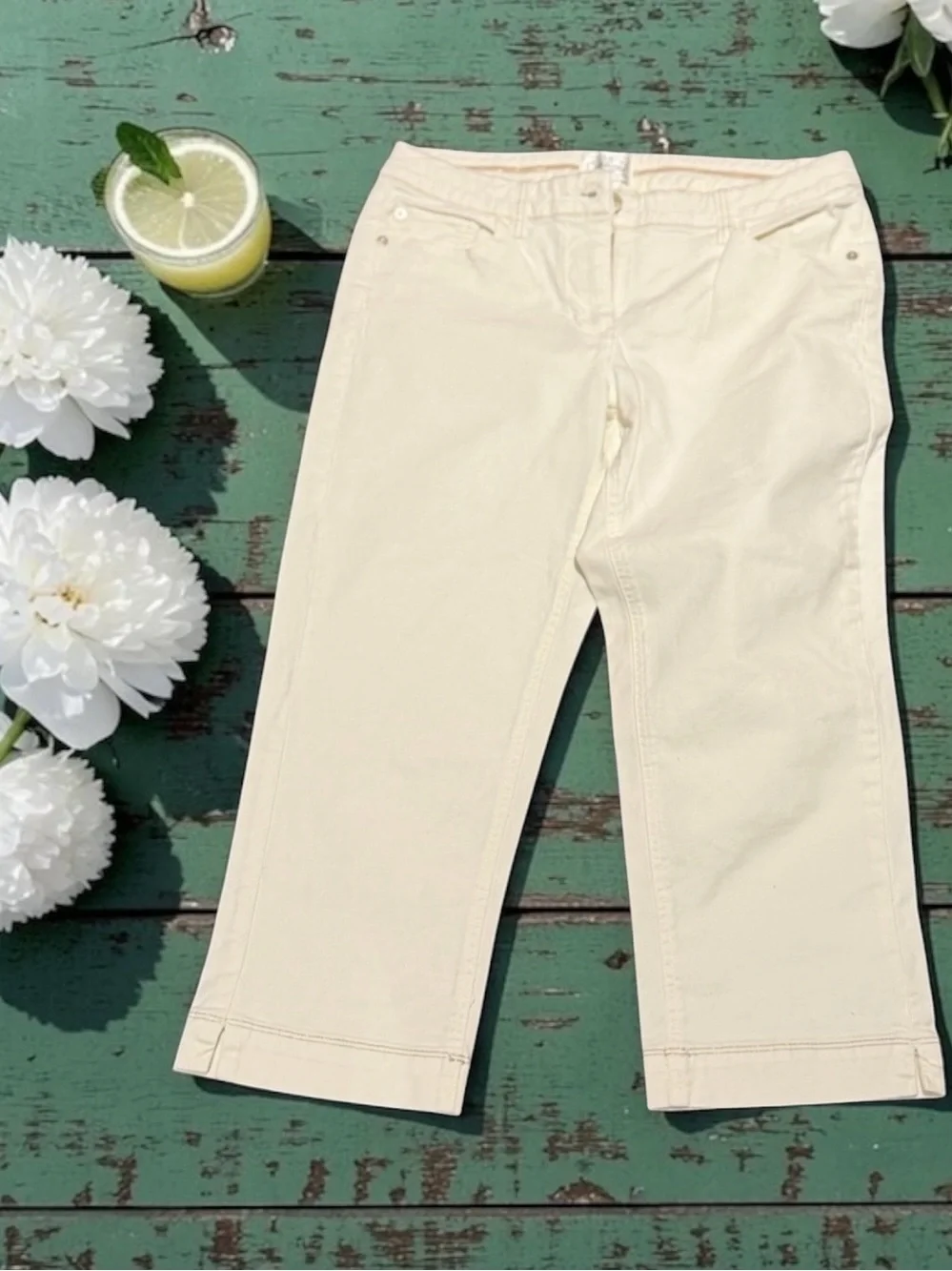 White House black market Blane cream cut off jeans